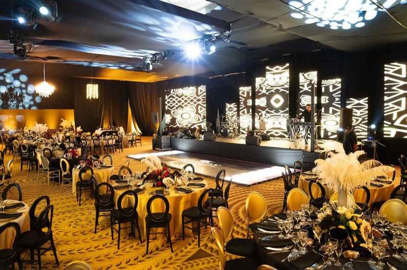 Light-Up-Colombian-Hotel-Year-End-Party-4.jpg